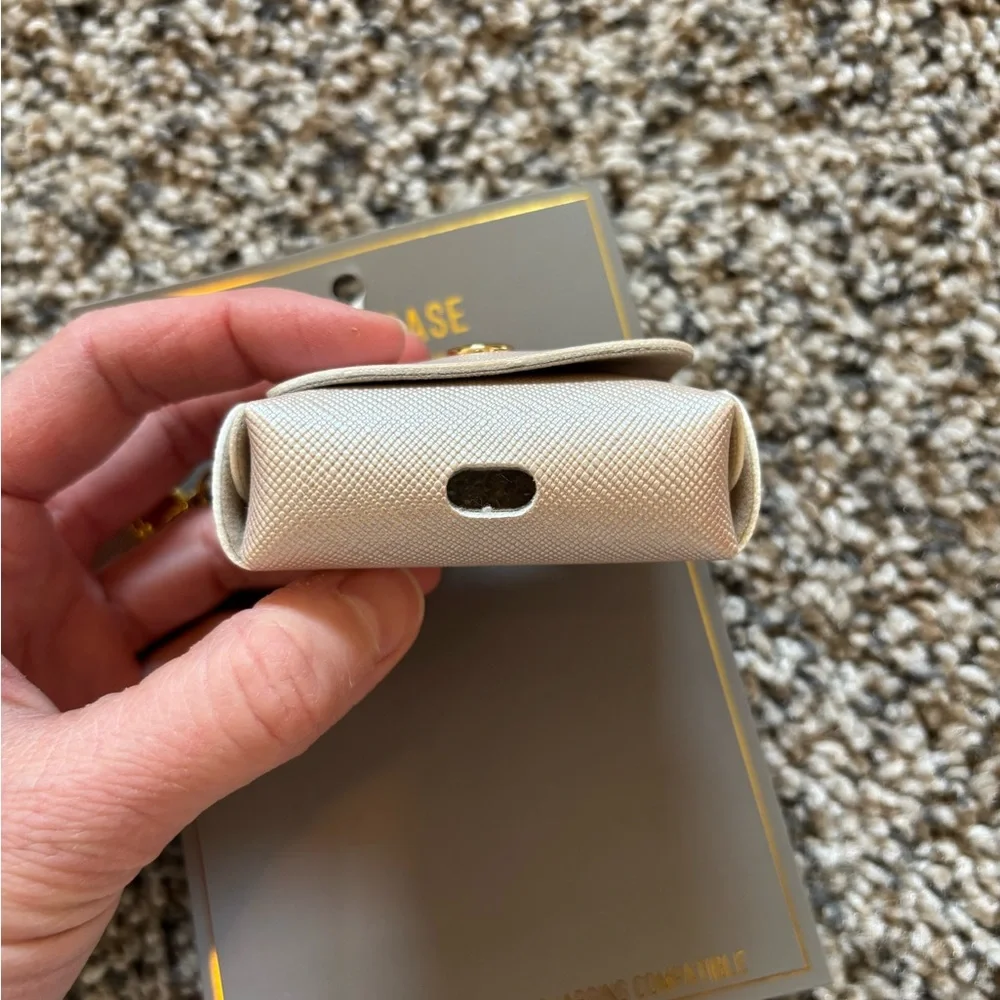 Oliver Smith & Co AirPods Pro Clip On Case Shiny White W/ Gold Keychain Wireless